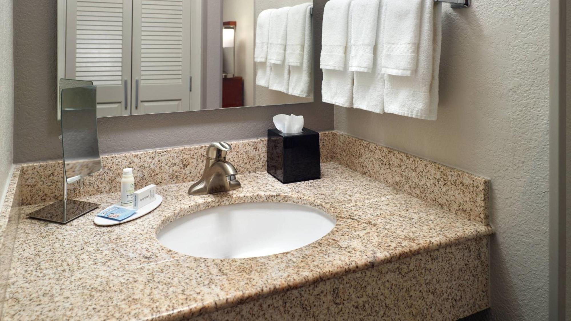 Courtyard By Marriott Macon Hotel Екстериор снимка