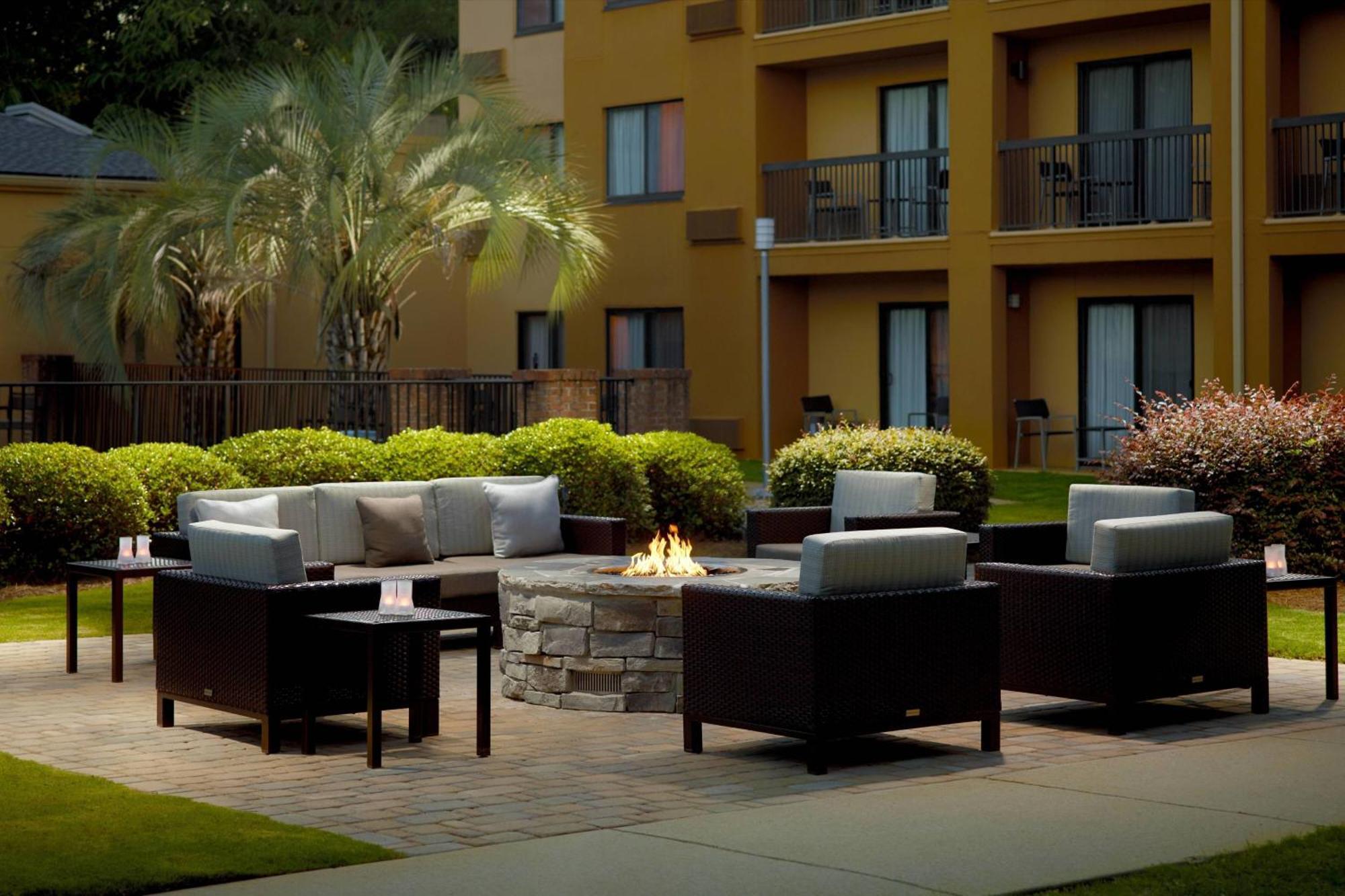 Courtyard By Marriott Macon Hotel Екстериор снимка