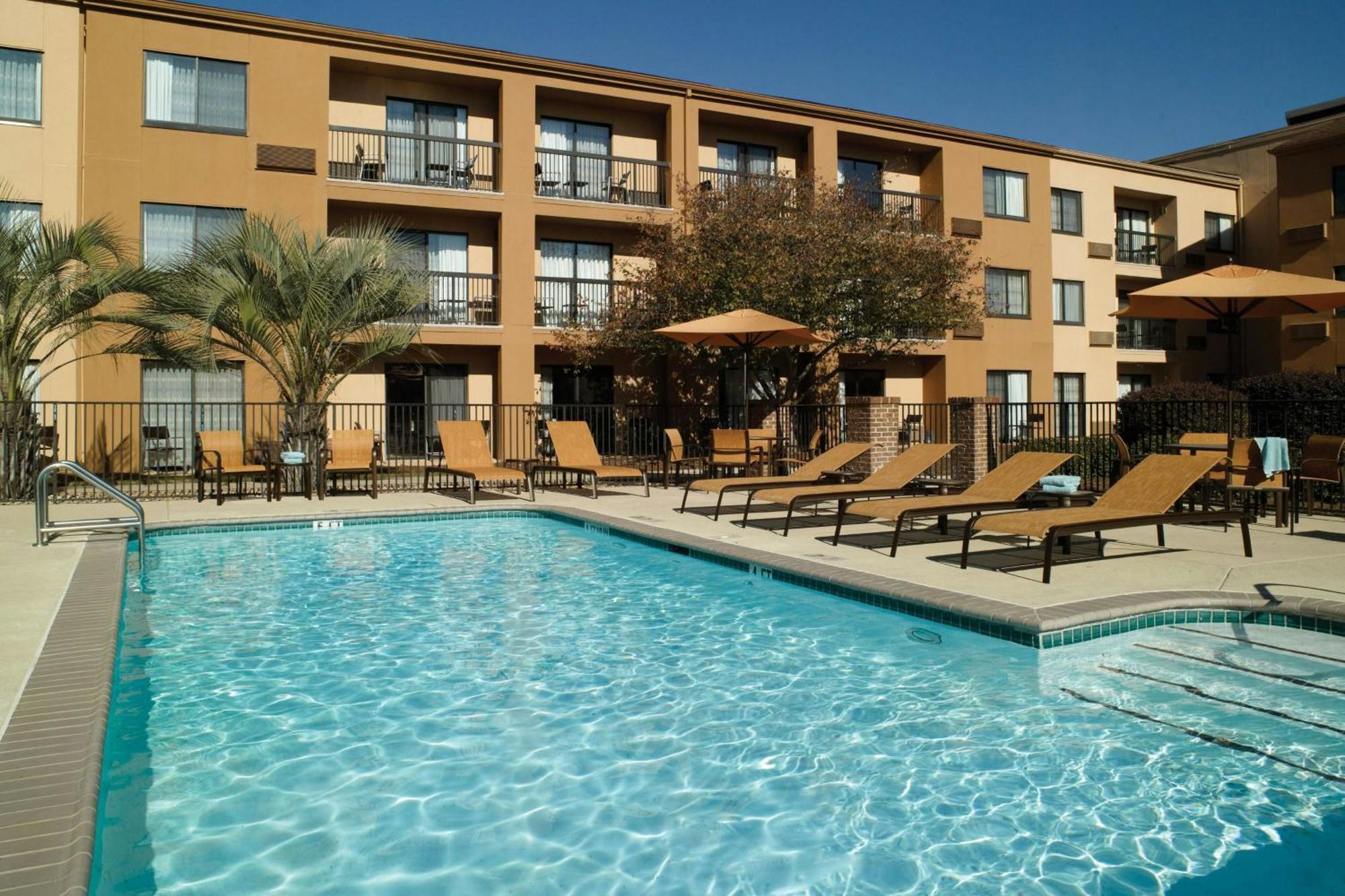 Courtyard By Marriott Macon Hotel Екстериор снимка