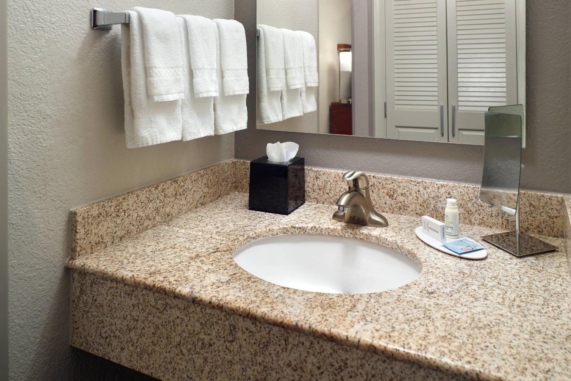 Courtyard By Marriott Macon Hotel Екстериор снимка