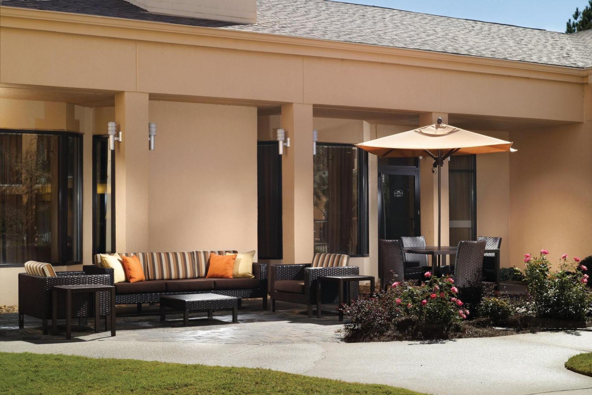 Courtyard By Marriott Macon Hotel Екстериор снимка