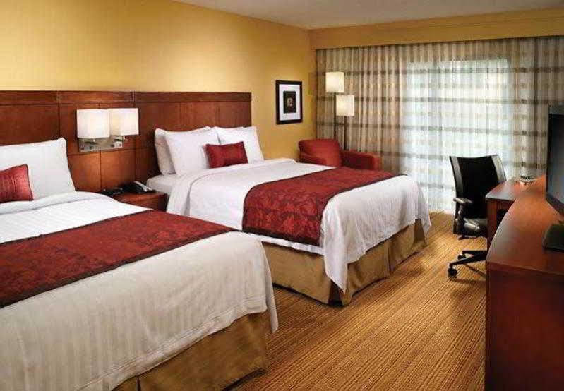 Courtyard By Marriott Macon Hotel Екстериор снимка