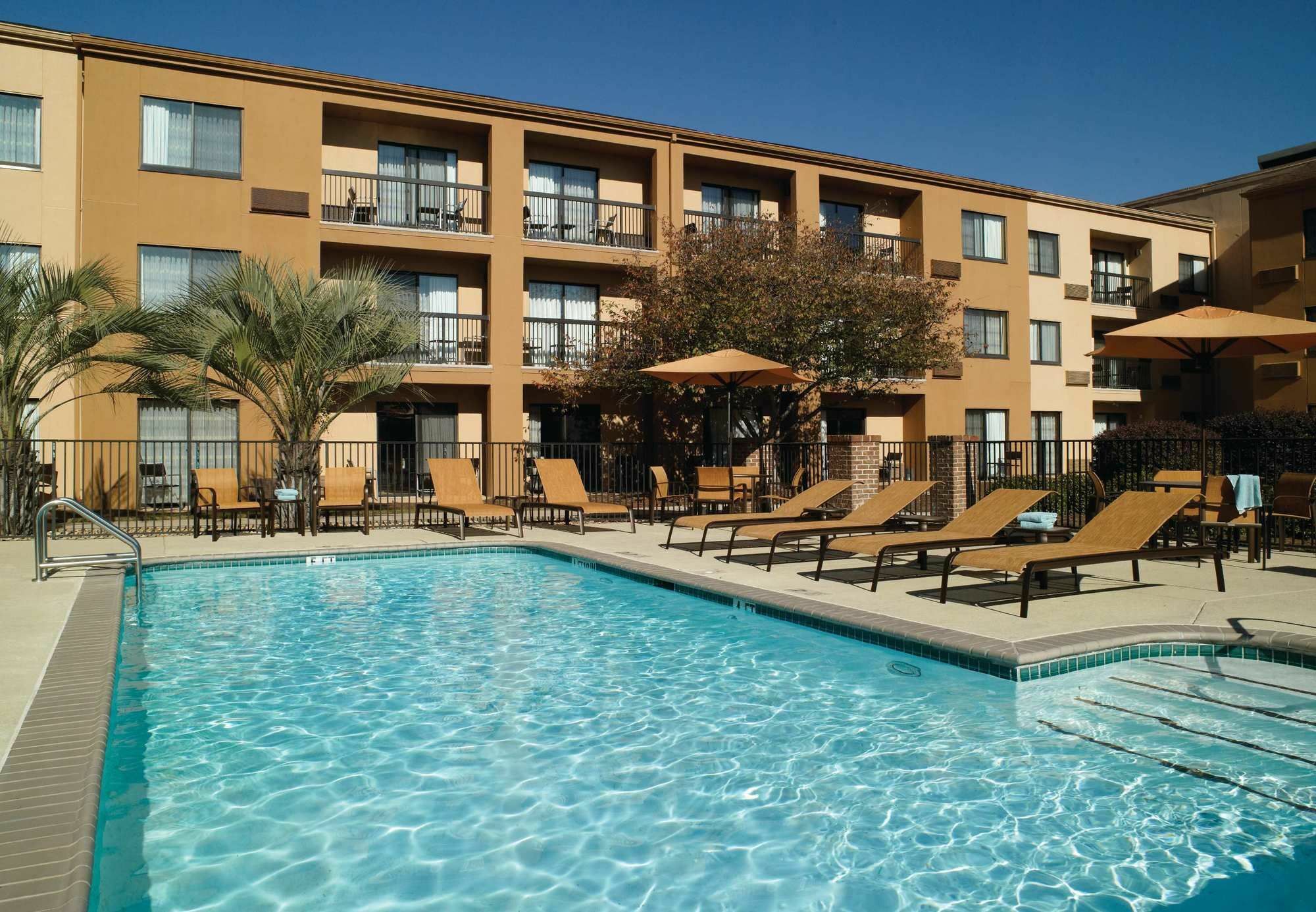 Courtyard By Marriott Macon Hotel Екстериор снимка